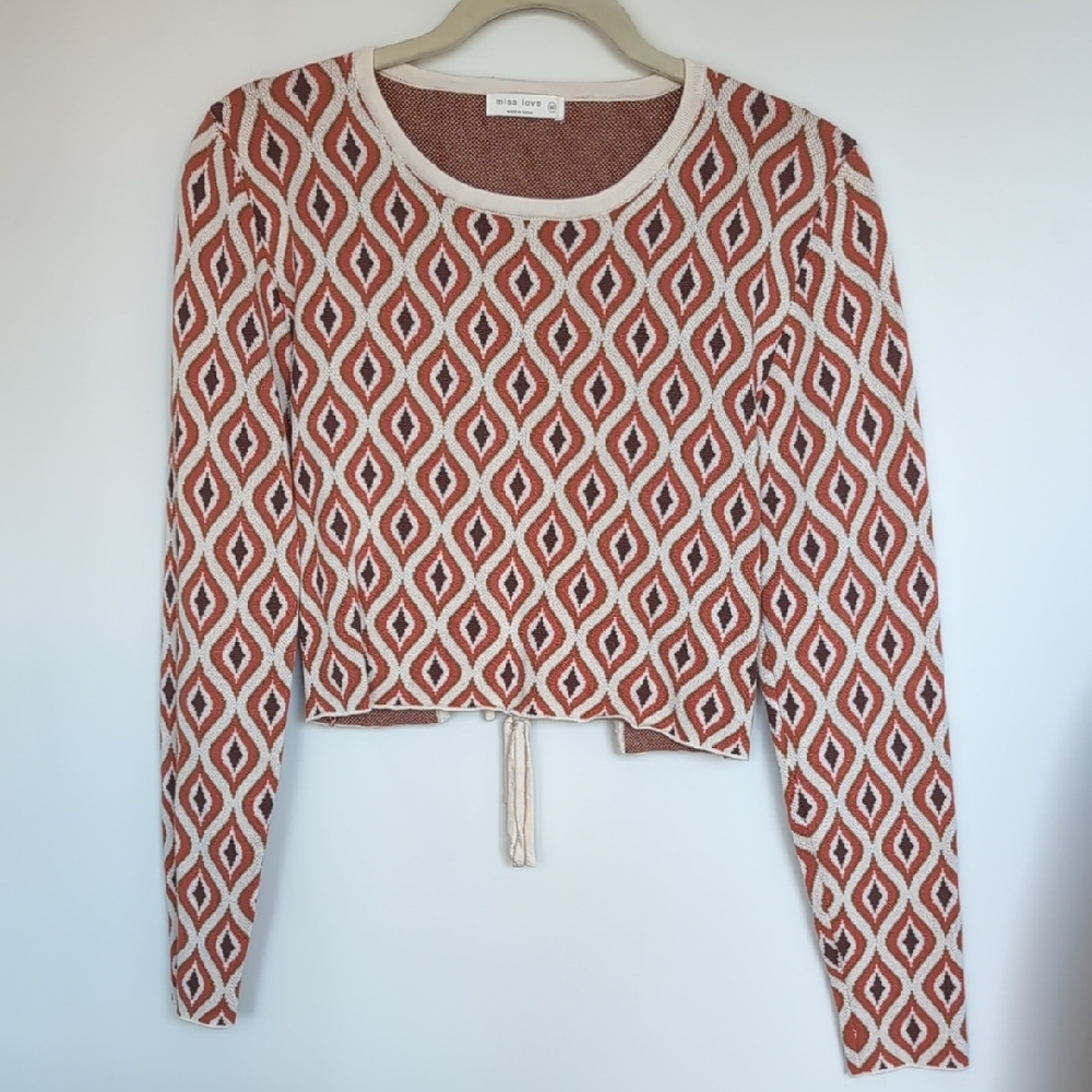 Chic Geometric Crop Top with Tie- Back in Cream and Brown
